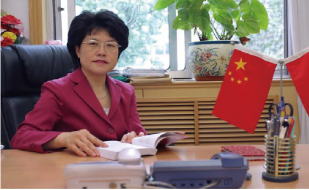 北京市芳草外国语学校校长图片 北京市芳草外国语学校校长图片