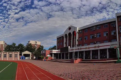 北京市海淀区崛起实验学校